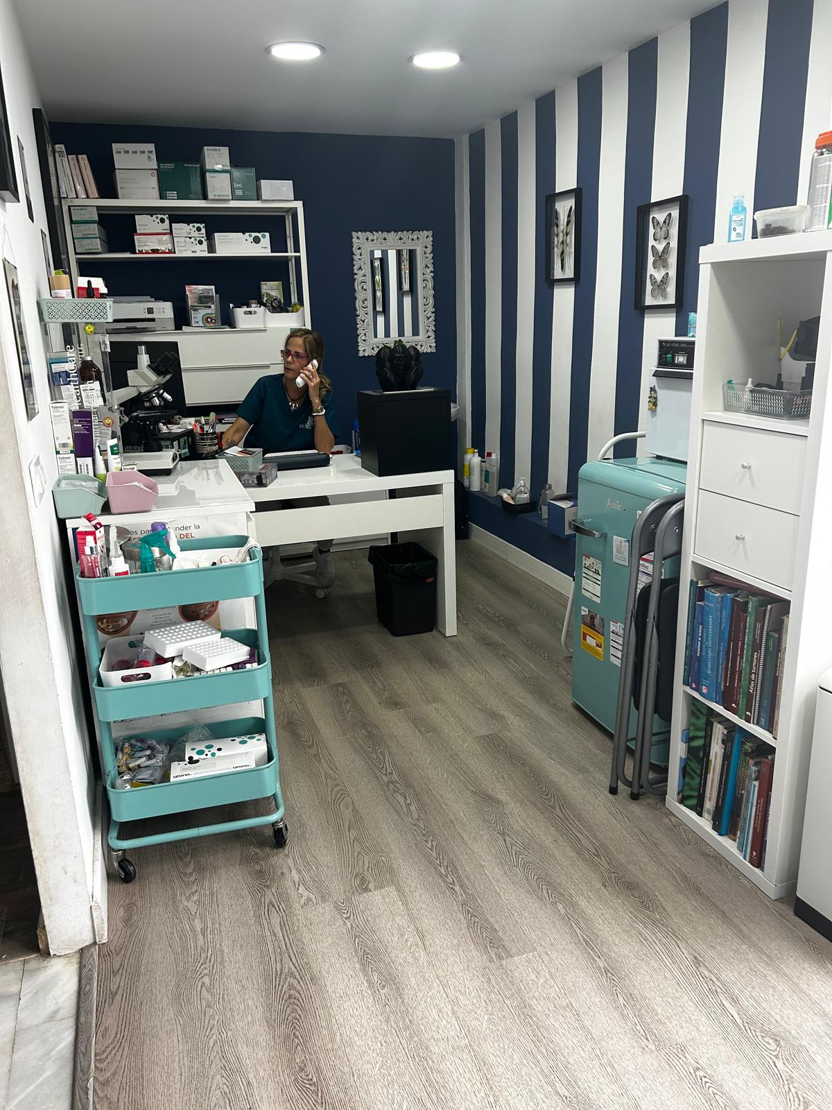 Sala de consulta trabajando
